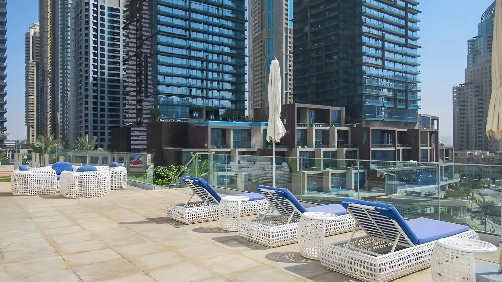 Frank Porter - Cayan Tower Dubai Apartment