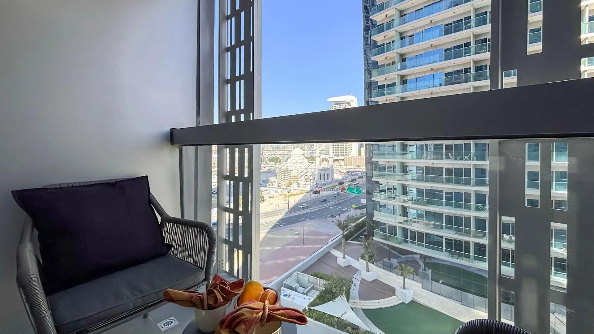 Apartment Frank Porter - Cayan Tower Dubai United Arab Emirates